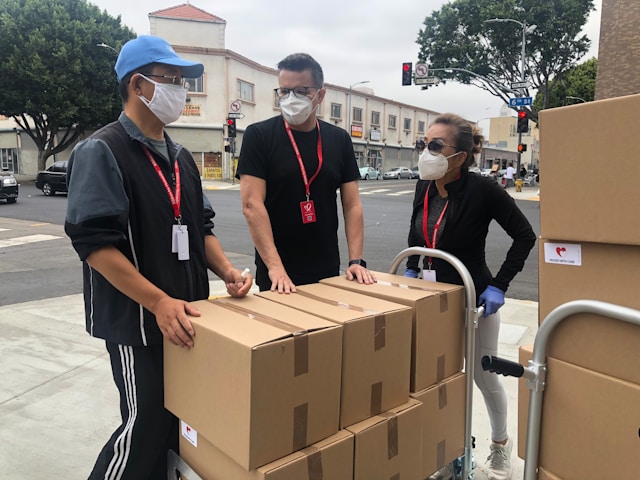 Medical courier loading temperature-controlled specimens